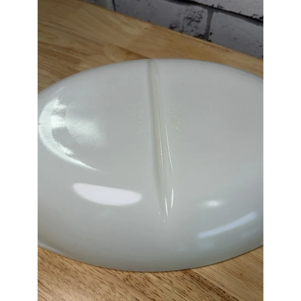 Vintage White Pyrex Divided Casserole Dish 1.5 Qt #1063  Mint
